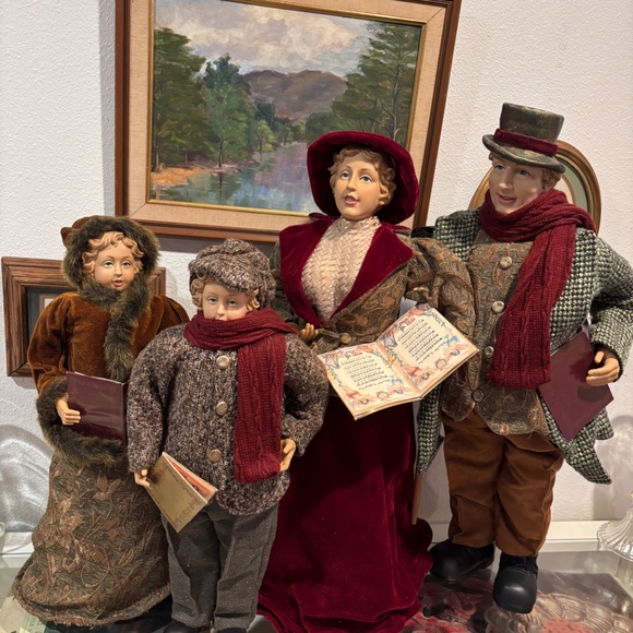 Carolers figurines 4 Christmas real clothing resin. The tallest 28”& 20” Rare - Picture 2 of 16